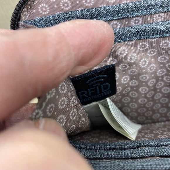 LUG RFID ZIP AROUND WALLET IN HEATHERED GRAY AND BLACK - Picture 7 of 9